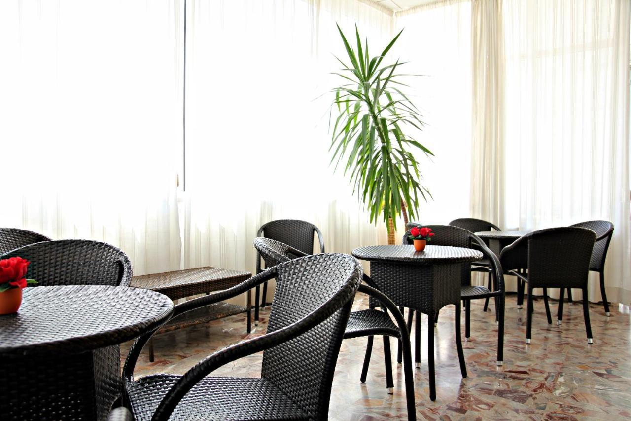Hotel Morolli Rimini Kültér fotó