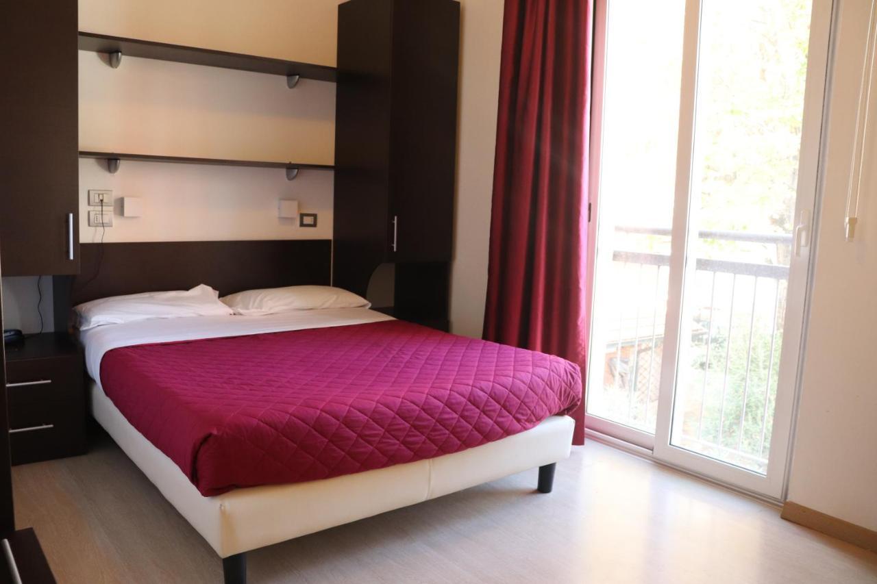 Hotel Morolli Rimini Kültér fotó