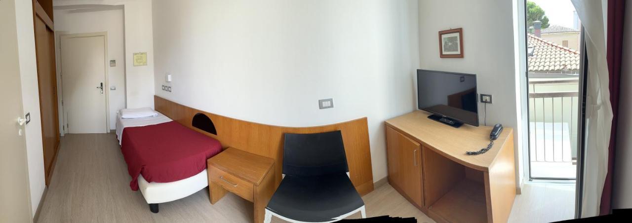 Hotel Morolli Rimini Kültér fotó
