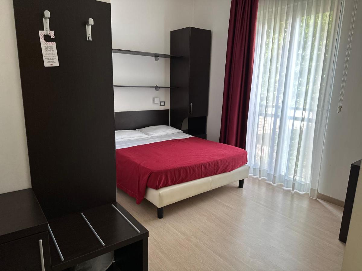 Hotel Morolli Rimini Kültér fotó