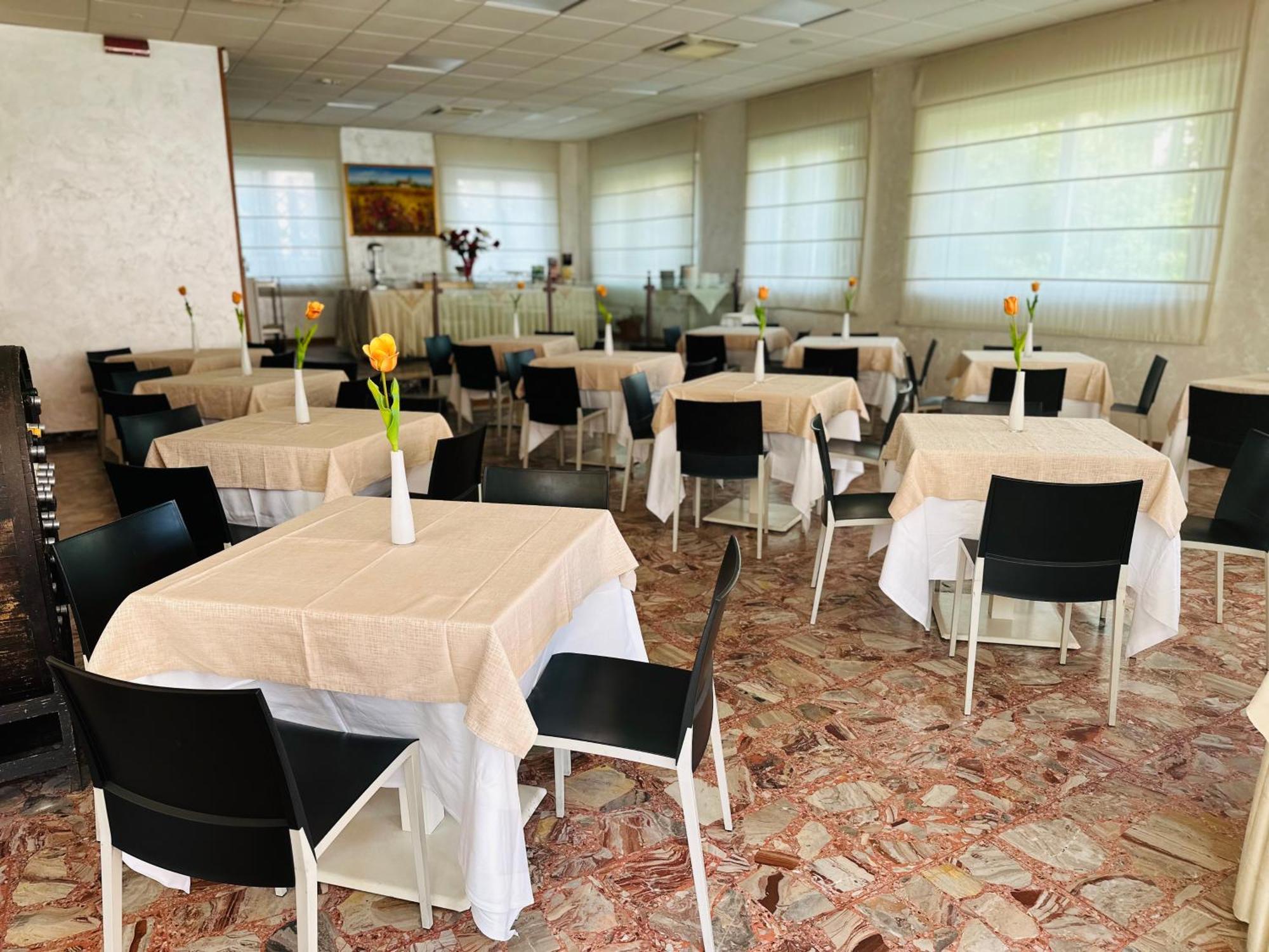 Hotel Morolli Rimini Kültér fotó