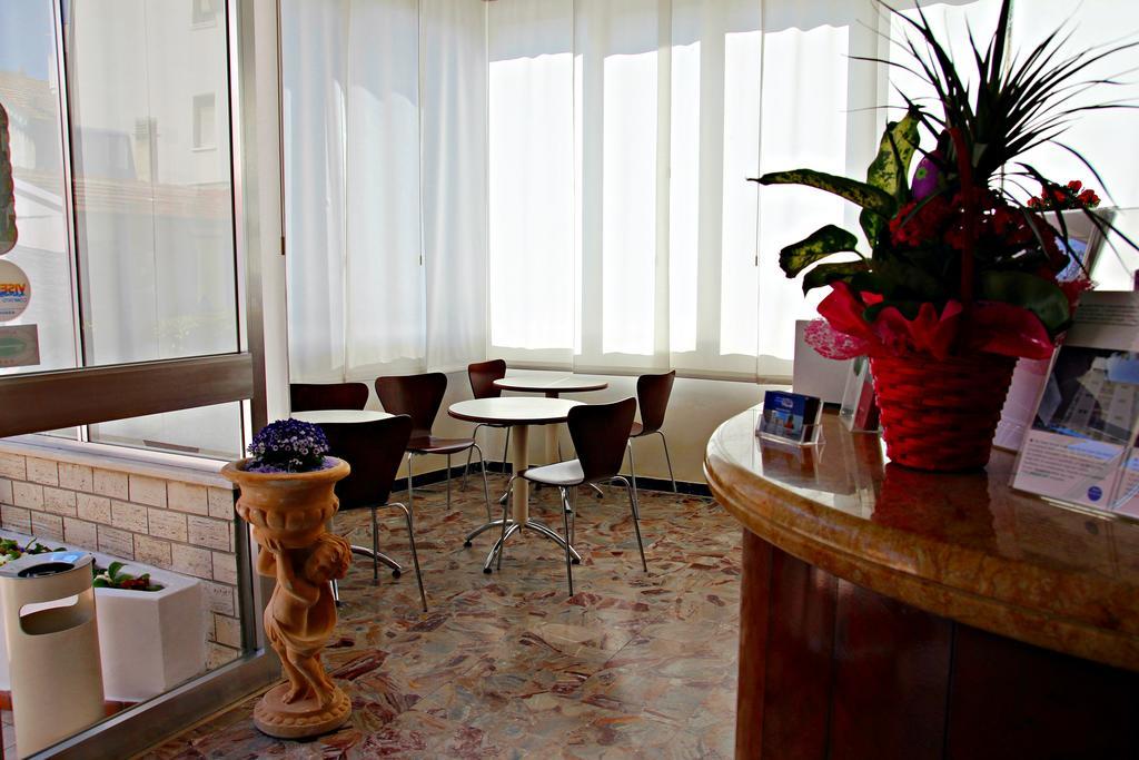 Hotel Morolli Rimini Kültér fotó