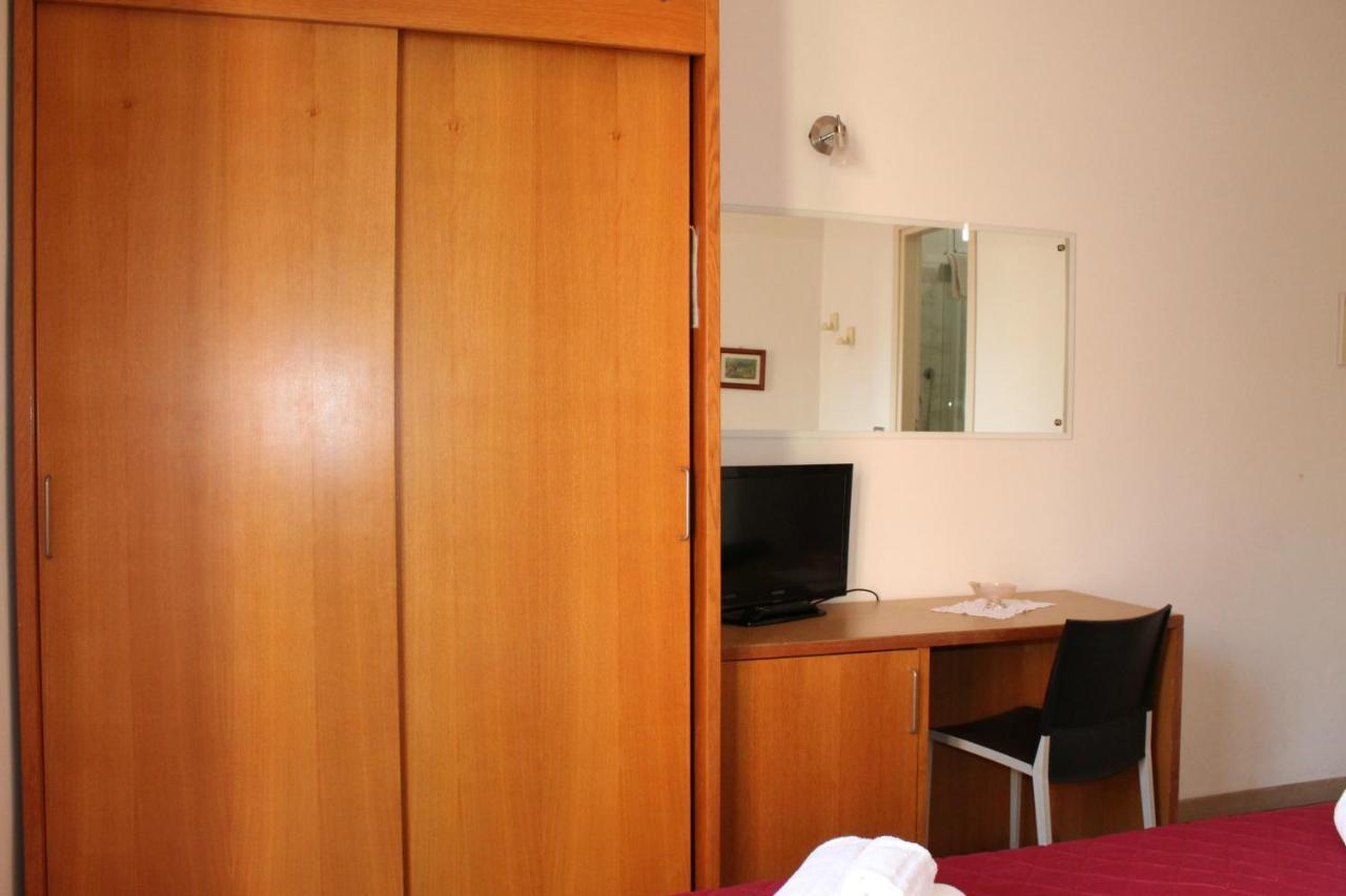 Hotel Morolli Rimini Kültér fotó